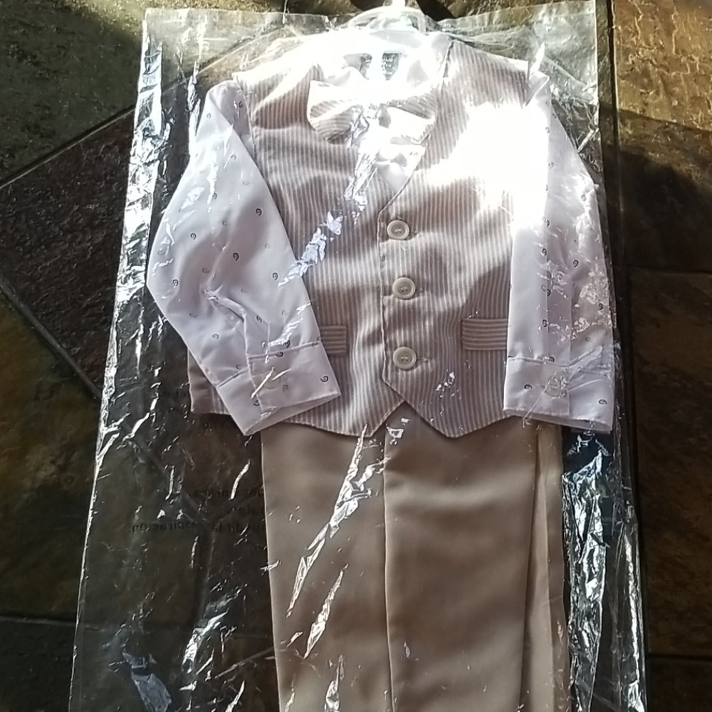 Suit - Picture 7 of 8